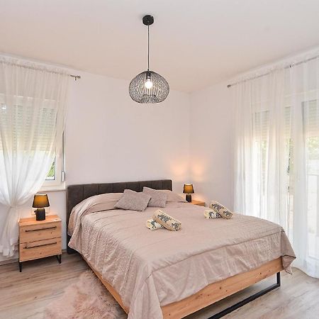 Ferienhaus Fuer 4 Personen Ca 74 Qm In Medulin, Istrien Suedkueste Von Istrien Exteriér fotografie